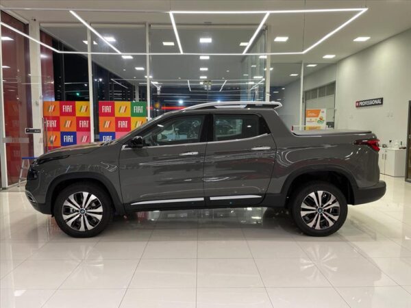 FIAT TORO 2.0 16V TURBO DIESEL VOLCANO 4WD AT9 2024/2025