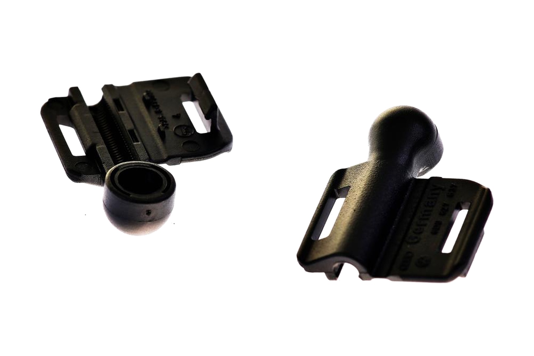 Presilha de Fixação de Fechadura de Tampa de Porta-malas VW 8D0827637 - Imagem 2